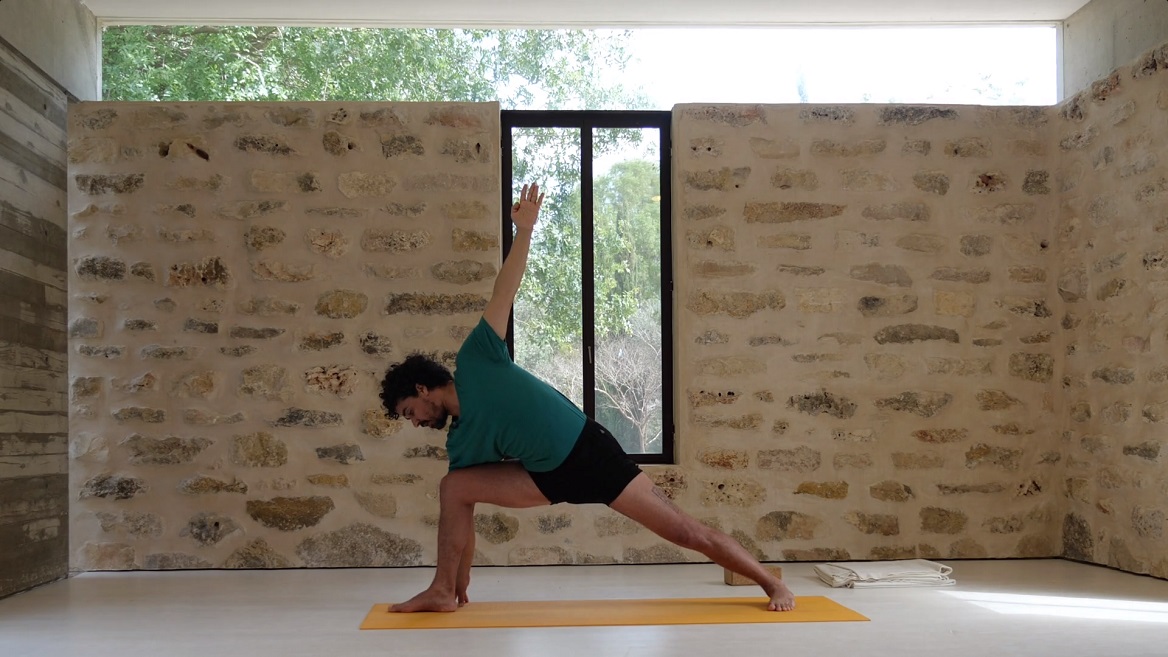 קורס איינגר יוגה למתחילים- שיעור שלישי